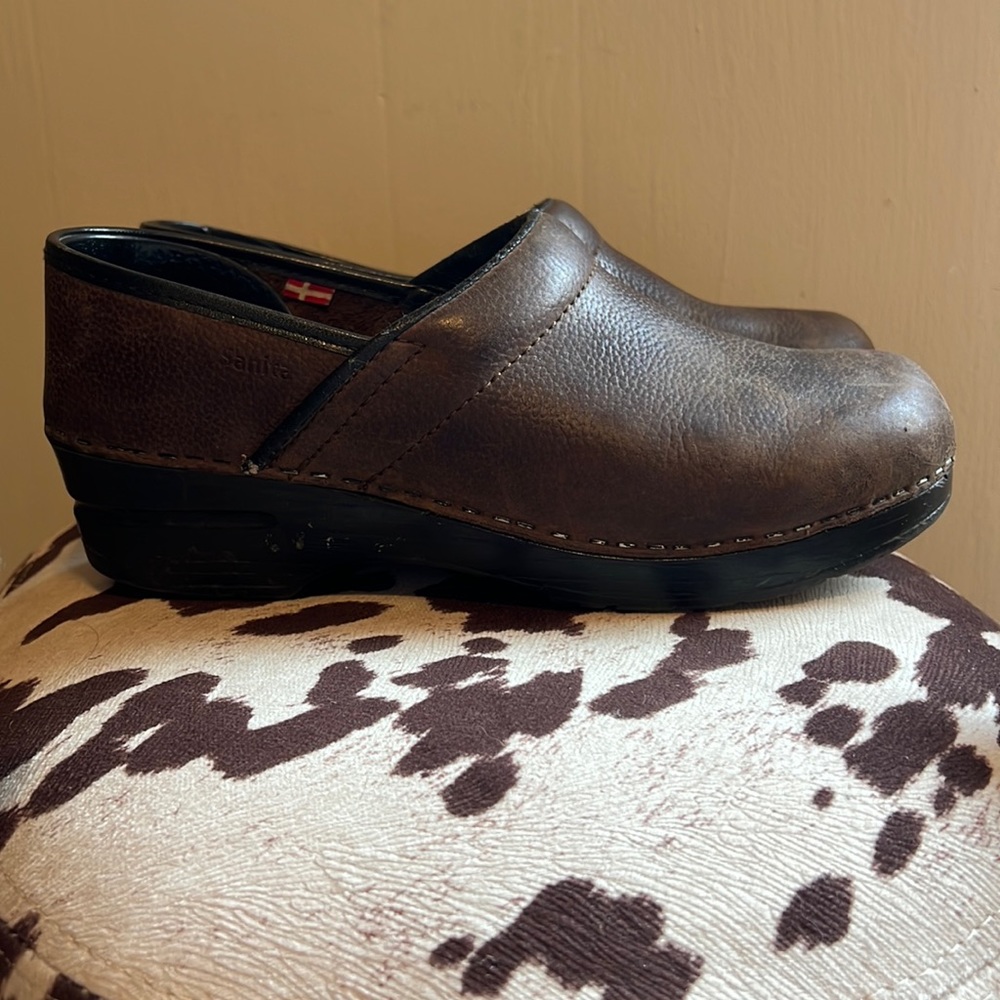 Sanita Oiled Leather Brown W’s size 7.5 Clog.